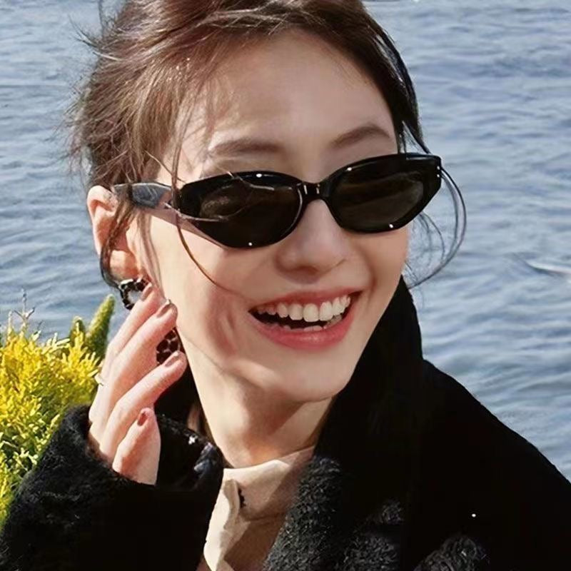 Luxury Black Cat-Eye Sunglasses