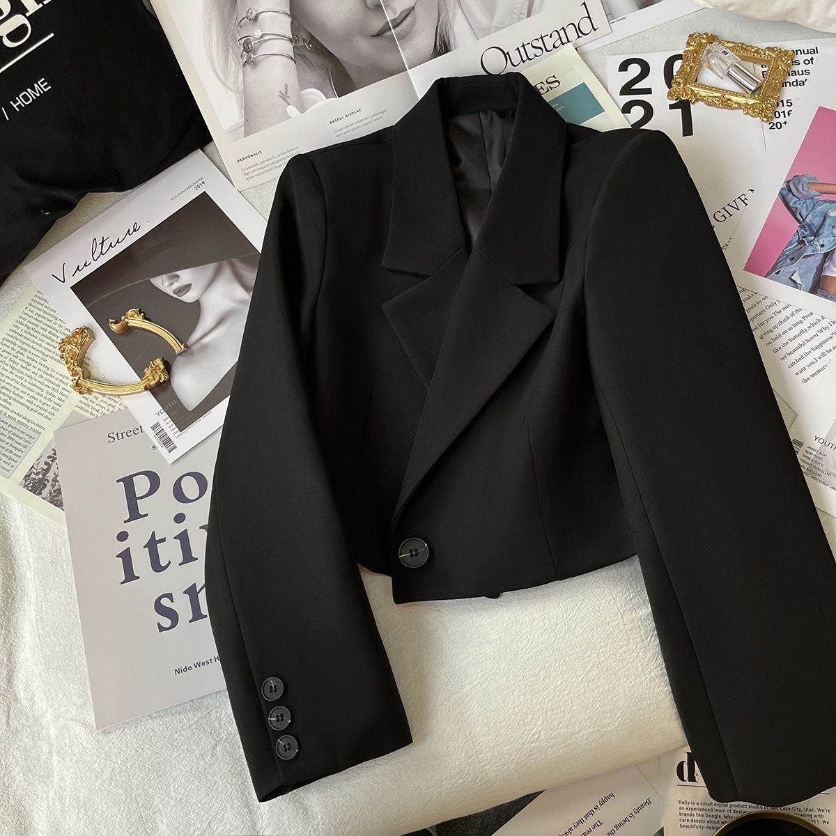 New Short Blazer for Women – Stylish, Slimming Fit Jacket for Petite Figures, Perfect for Spring & Autumn