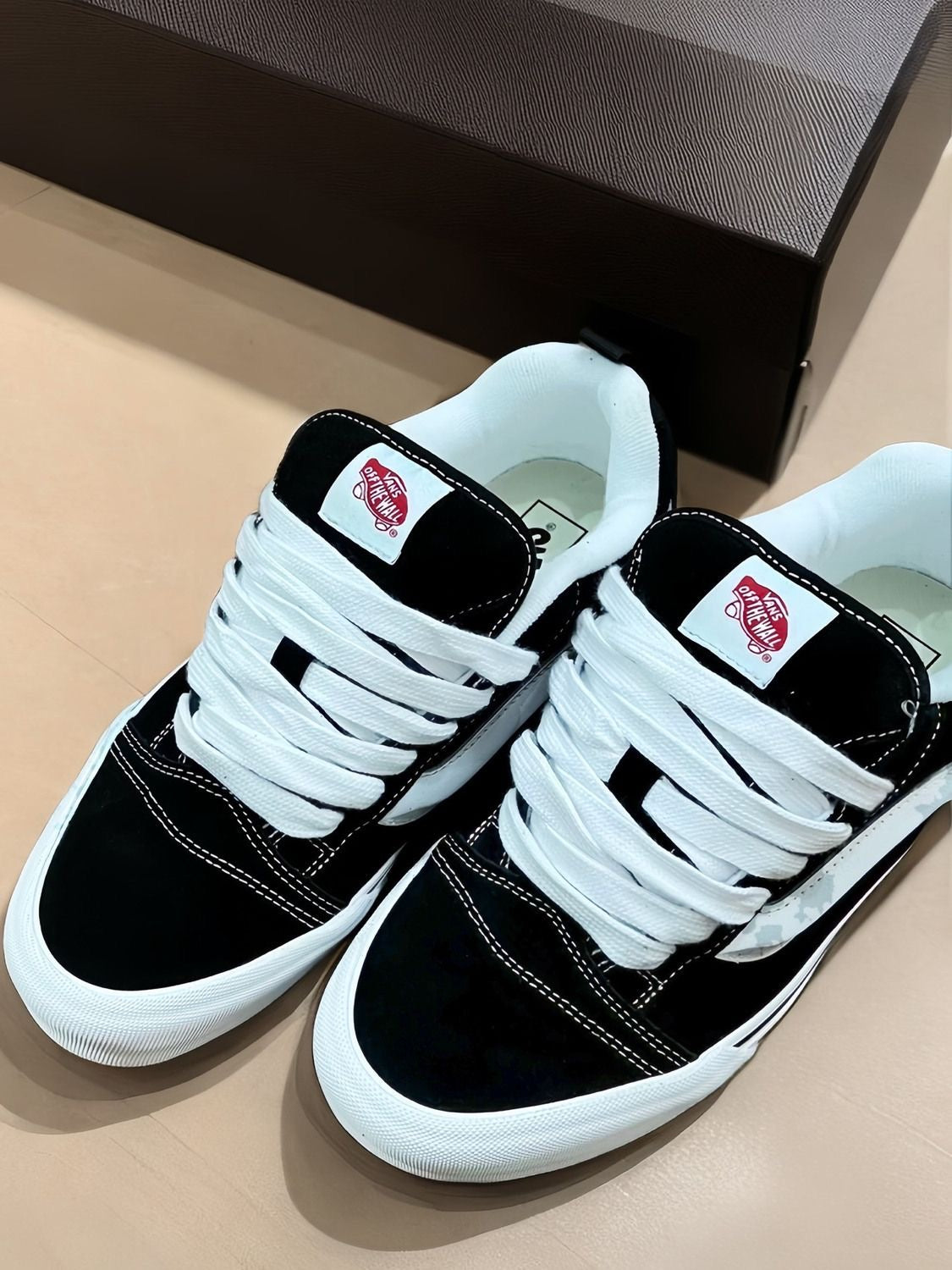 Trendy Low-Top Couple’s Sporty Skate Shoes for Men & Women