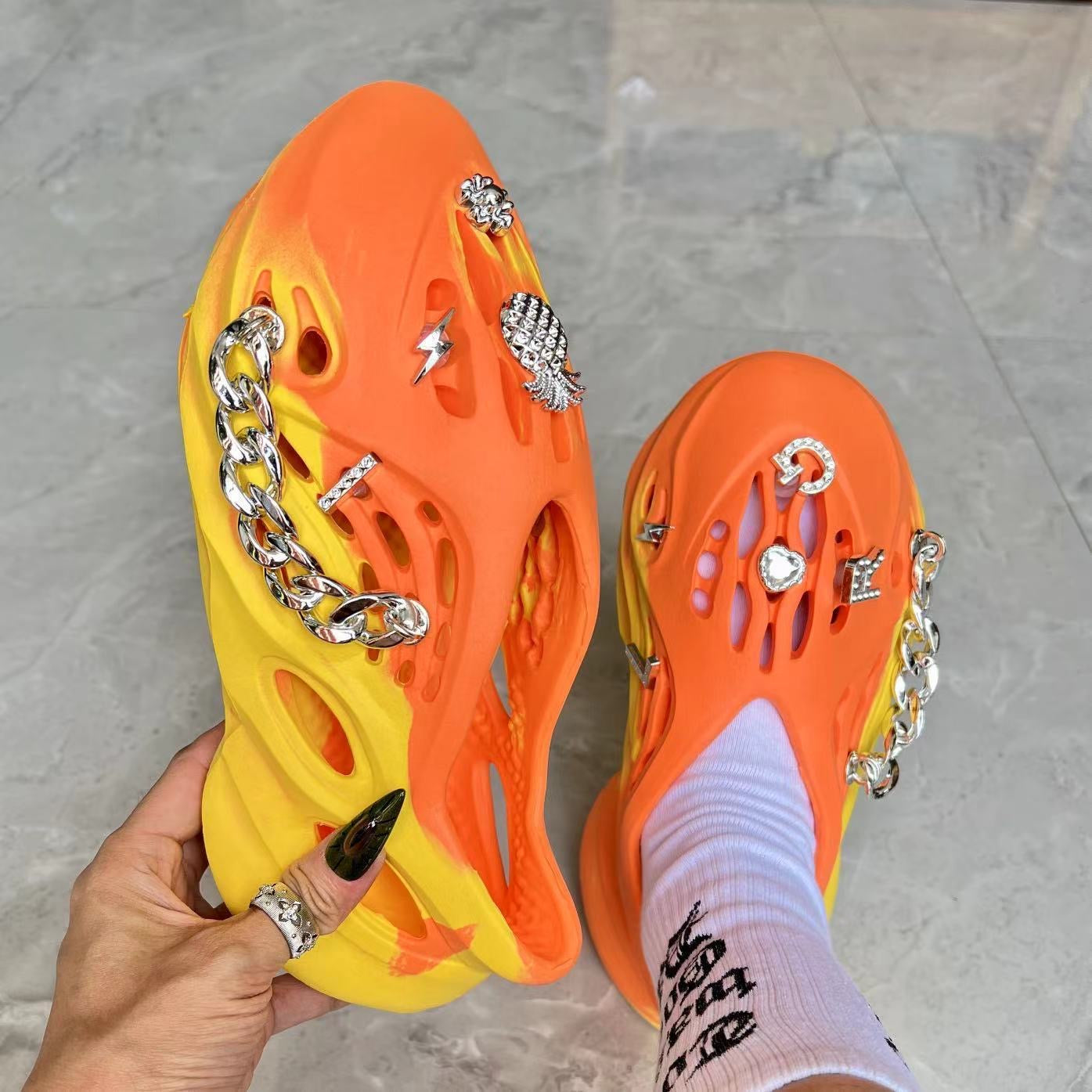 Yeezy slides (female)