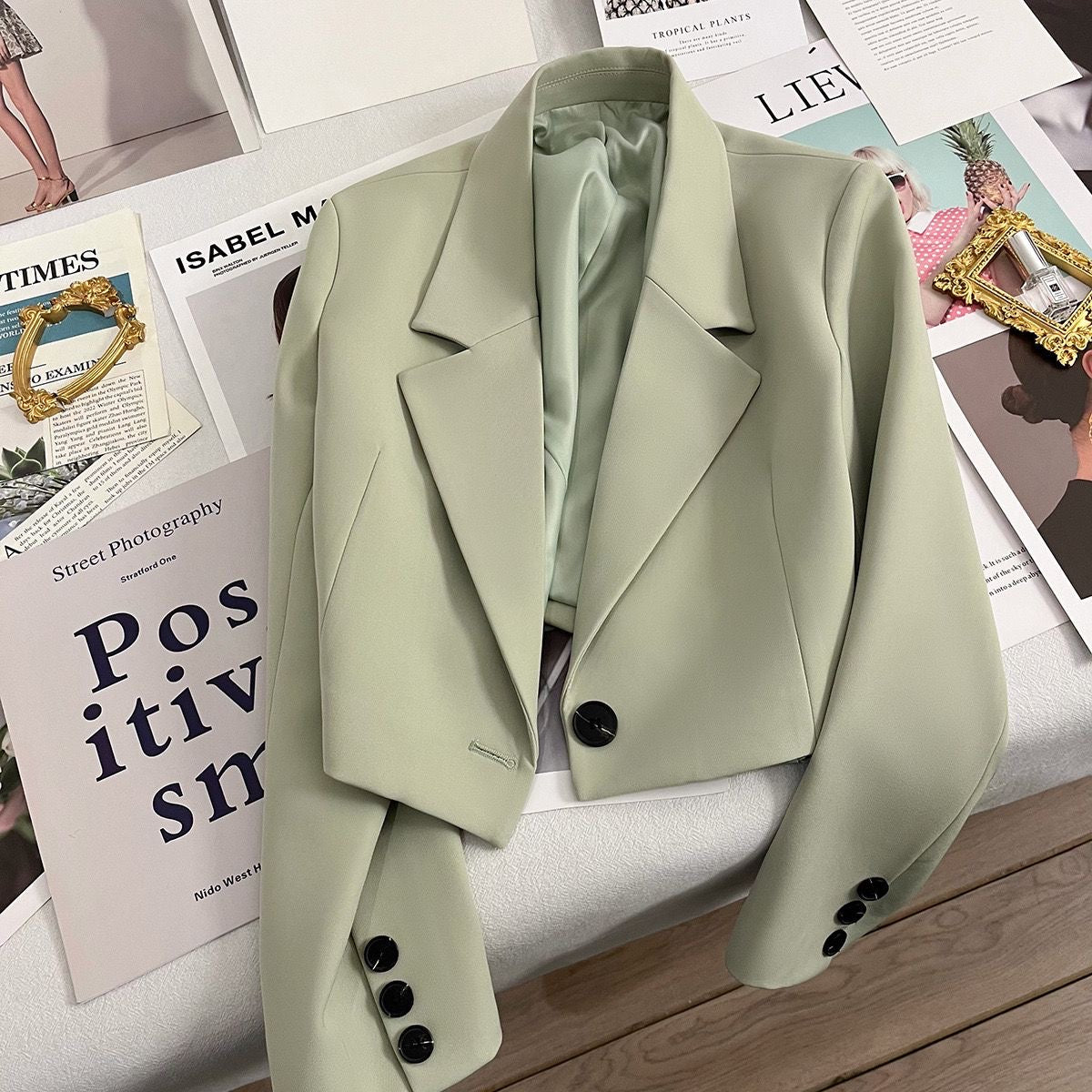 New Short Blazer for Women – Stylish, Slimming Fit Jacket for Petite Figures, Perfect for Spring & Autumn
